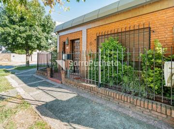 Casa · 80m² · 4 Ambientes · 3 Cocheras · Venta Casa 4 Ambientes con Patio, Parrila y Cochera en Villa Luzuriaga.