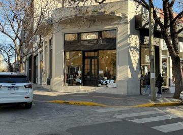Local comercial · 80m² · 2 Ambientes · Local en Alquiler en Ochava - Flores