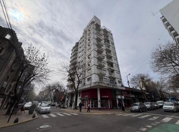 Local comercial · 52m² · 3 Ambientes · 12 y 55