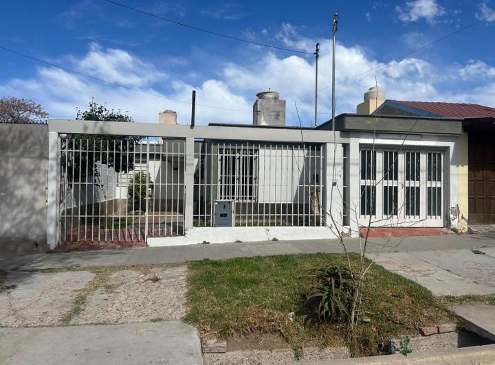 Casa · 125m² · 4 Dormitorios · 2 Cocheras