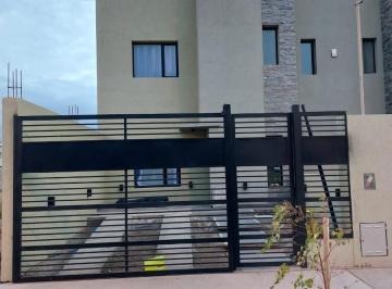 PH · 110m² · 4 Ambientes · 1 Cochera · PH de 3 Dorm. y Patio en Alquiler
