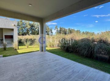 Casa · 169m² · 5 Ambientes · 1 Cochera · Casa Duplex en Venta a Estrenar en Chic Village, Pilar