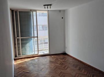 Departamento · 75m² · 5 Ambientes · Departamento Luminoso de 3 Dorm.. Moreno Al 200