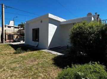Casa · 175m² · 4 Ambientes · 1 Cochera · Casa 3 Dorm. - Patio - Temistocles Castellano Al 2000 - Altos de Villa Cabrera