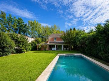 Casa · 220m² · 4 Ambientes · 5 Cocheras · Venta Casa 3 Dorm., Gran Jardín y Pileta en Haras La Pradera - Apto Financiación Privada