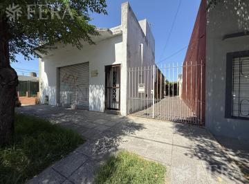 Casa · 97m² · 3 Ambientes · 1 Cochera · Venta Casa de 3 Ambientes con Local en Wilde