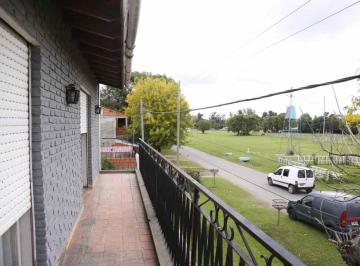 Casa · 200m² · 5 Ambientes · Casa en Venta Arturo Segui 4 Dorm. Patio