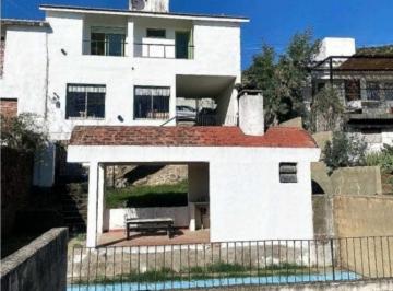Casa · 154m² · 5 Ambientes · 3 Cocheras · Venta Casa + Depto en B° Malvinas, Anticipo y Saldo en Cuotas