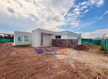 Casa · 175m² · 4 Ambientes · 2 Cocheras · Casa en Venta a Estrenar Prados del Oeste, Moreno