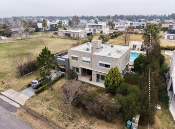 Casa · 240m² · 4 Dormitorios · Puerto Roldan - Magnífica Casa 4 Dorm. con Pileta!