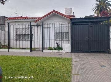 Casa · 256m² · 2 Dormitorios · 2 Cocheras · Casa de 2 Dorm. + Oficina y Piscina