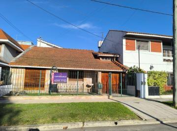 Casa de 5 ambientes, Almirante Brown · Chalet en Venta con Pileta en Burzaco - Nuevo Valor! Oportunidad!