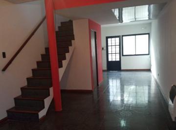Departamento · 70m² · 4 Ambientes · 1 Cochera · Duplex Cuatro Ambientes a La Venta en Bernal
