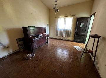 Casa · 124m² · 6 Ambientes · 1 Cochera · Casa 3 Dorm.! Providencia!