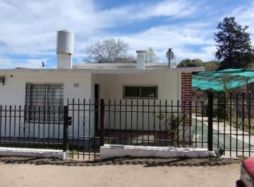 Casa · 4 Ambientes · 1 Cochera · Casa en Valle Hermoso