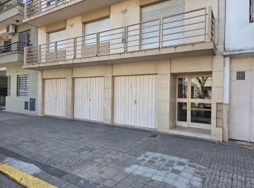 Departamento de 2 ambientes, La Plata · Departamento un Dormitorio con Patio - 17 Entre 48 y 49 - Edificio Familiar