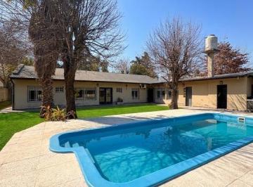 remove-output-1783911208781.jpeg · Casa en Venta 4 Ambientes Villa Udaondo - Pque. Leloir - 1038 m² Totales