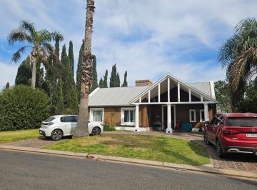 Casa · 111m² · 5 Ambientes · 4 Cocheras · Casa en Venta San Marino (Funes Hills)