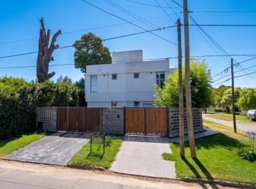 Casa · 95m² · 3 Ambientes · 1 Cochera · Alquiler Duplex de 3 Ambientes en Caisamar