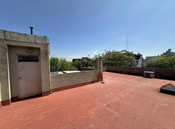 Casa · 165m² · 6 Ambientes · 1 Cochera · Excelente Casa Multifamiliar con Cochera y Gran Terraza en Flores / Parque Avellaneda