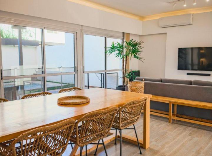 Casa · 165m² · 9 Ambientes · 1 Cochera