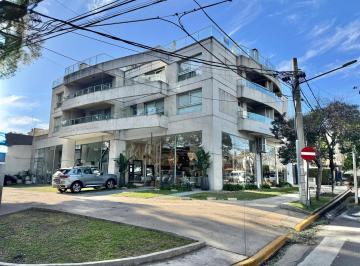 Local comercial · 140m² · 1 Ambiente · 2 Cocheras · Sensacional Local en Alquiler con Posibilidad de Ampliación, Gran Vidriera Sobre Av Libertador.