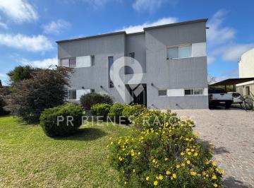 Casa · 245m² · 5 Ambientes · 1 Cochera · Casa en Alquiler en Los Talas Barrio Privado