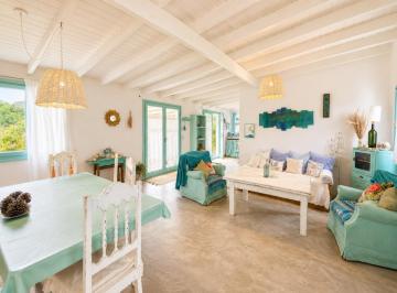 Casa · 120m² · 3 Ambientes · 2 Cocheras · Casa Estilo Campo de 3 Ambientes con Amplio Parque en San Eduardo del Mar