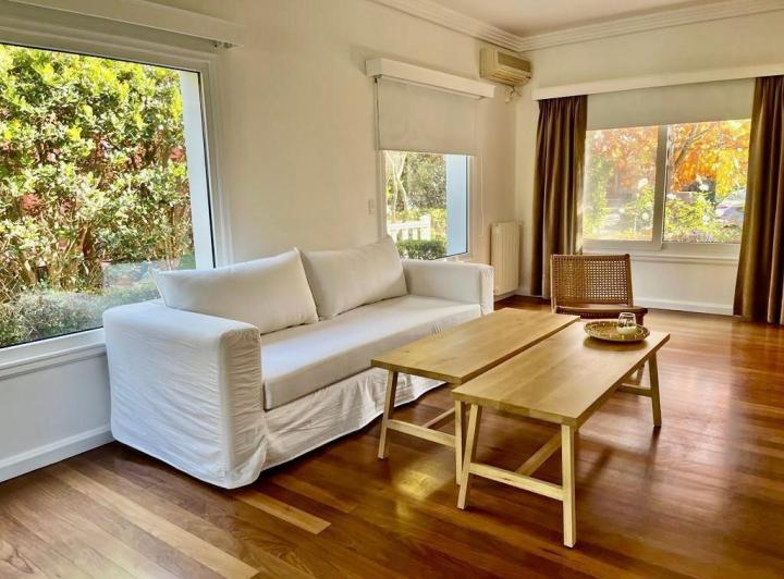 Casa · 310m² · 6 Ambientes · 2 Cocheras