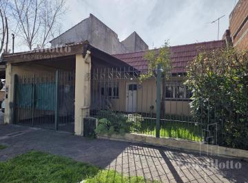 Casa · 70m² · 3 Ambientes · 1 Cochera · Casa en Lanús Este