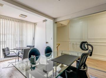 Oficina con escritorio y mesa de reunión · Oficina 4 Ambientes en Venta en Centro – San Nicolás