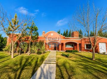 Casa · 234m² · 5 Ambientes · Casa de 5 Ambientes en Venta en Fincas de San Vicente Chacras