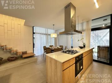 PH · 123m² · 4 Ambientes · 2 Cocheras · PH de Tres Ambientes en Venta - Barrio Parque Leloir