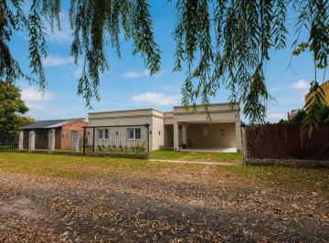 Casa · 1000m² · 4 Ambientes · 2 Cocheras · Casa en La Merced