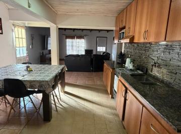 Casa de 5 ambientes, Rincón de los Sauces · Alojamiento Corporativo – Casa Amoblada en Rincón de Los Sauces