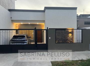 Casa · 95m² · 3 Ambientes · 1 Cochera · Casa 3 Amb. Reciclada a Nuevo en Venta Ituzaingó - a 200 m Estación