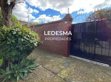 Casa de 4 ambientes, Morón · Venta Casa 4 Ambientes con Amplio Lote Garage Pasante Piscina Apto Credito Bancario