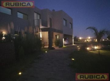 Casa · 243m² · 6 Ambientes · 2 Cocheras · Casa - San Matias