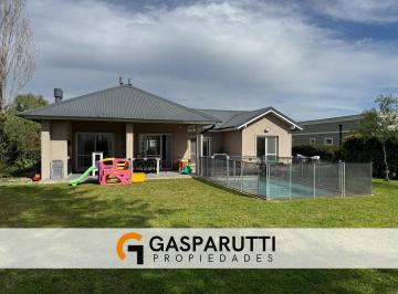 Casa · 151m² · 4 Ambientes · 4 Cocheras · Casa en Venta en San Matías con Pileta