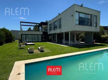 Casa · 290m² · 5 Ambientes · 2 Cocheras · Casa en Alquiler en Terralagos Canning.