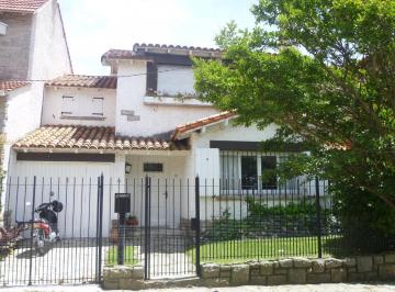 Casa · 180m² · 3 Dormitorios · 1 Cochera · Venta Chalet 3 Dorm. y Jardin Playa Grande
