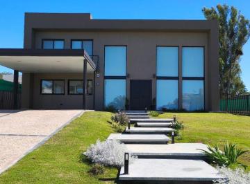 Casa de 6 ambientes, Malagueño · Casa en Venta - La Arbolada Hollywood … Tranquilidad en un Hermoso Entorno Natural!