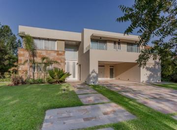 Casa de 10 ambientes, Tigre · Casa Moderna en La Isla Amoblada