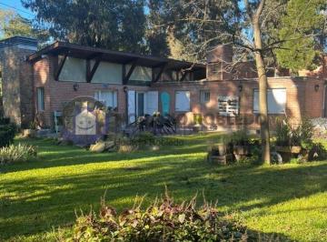 Casa · 200m² · 5 Ambientes · 1 Cochera · Casa de Bosque en Peralta Ramos a Pasos del Mar