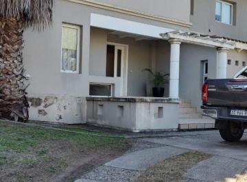 Casa · 432m² · 5 Ambientes · 3 Cocheras · Importante Casa de Diseño Clásico en La Rufina