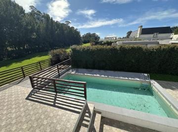 Casa · 342m² · 4 Ambientes · 1 Cochera · Alquiler Permanente Casa 4 Ambientes Piscina Rumenco