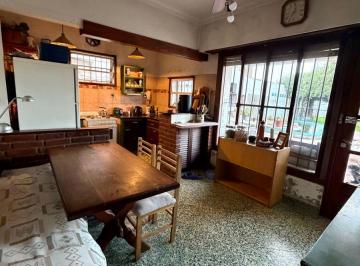 Casa de 5 ambientes en venta sobre un terreno de 430 m² totales, ubicada en el C · Casa de 430 m² con 3 Dorm. en Venta en Centro