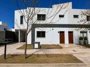 Casa de 4 ambientes, Córdoba · Venta Duplex Chacras del Norte Frente a Plaza
