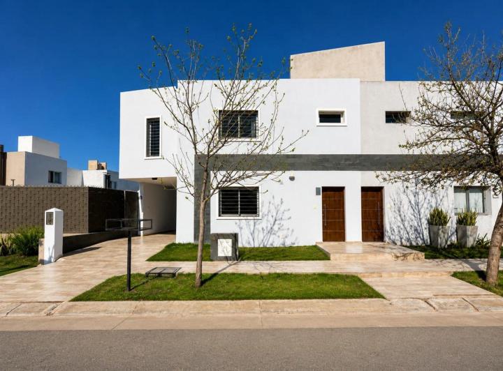 Casa · 155m² · 4 Ambientes · 1 Cochera