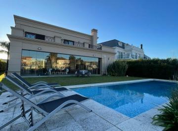 Casa · 370m² · 5 Ambientes · 3 Cocheras · Casa 5 Ambientes de Categoria, Lote a Canal, Semiamoblada, en Alquiler - Barrio Nuevo Quilmes